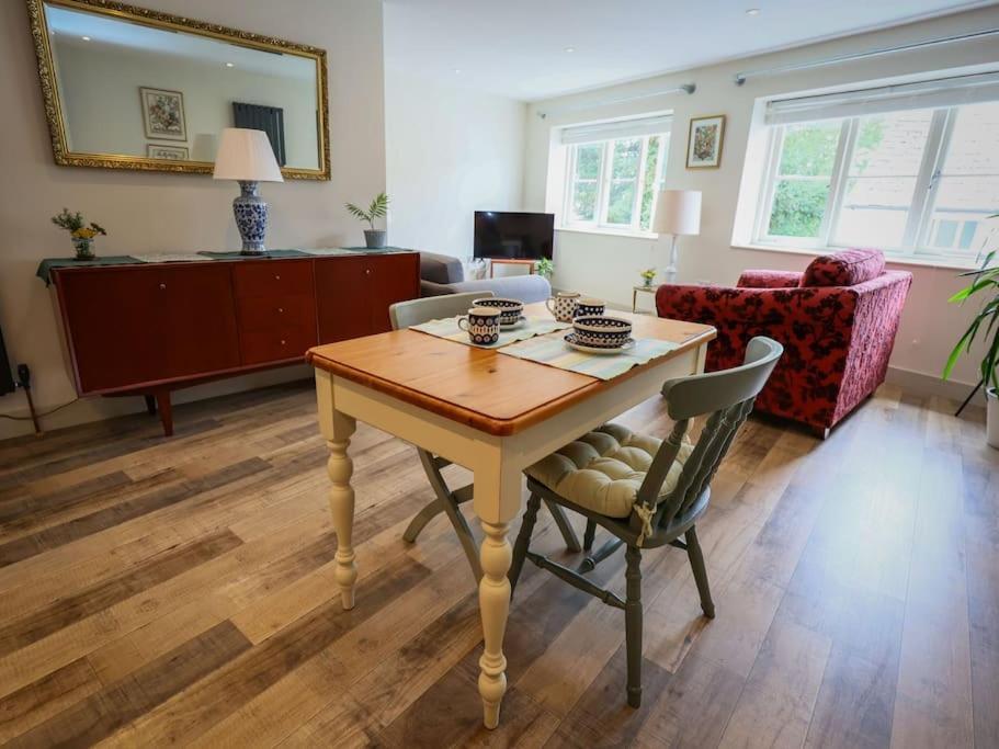 Spacious 1-Bed Apartment With Super King Or Twin In Central Charlbury, Cotswolds Экстерьер фото