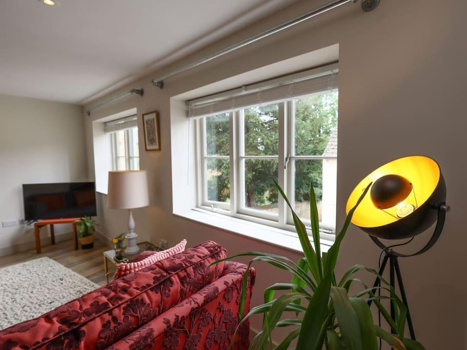 Spacious 1-Bed Apartment With Super King Or Twin In Central Charlbury, Cotswolds Экстерьер фото